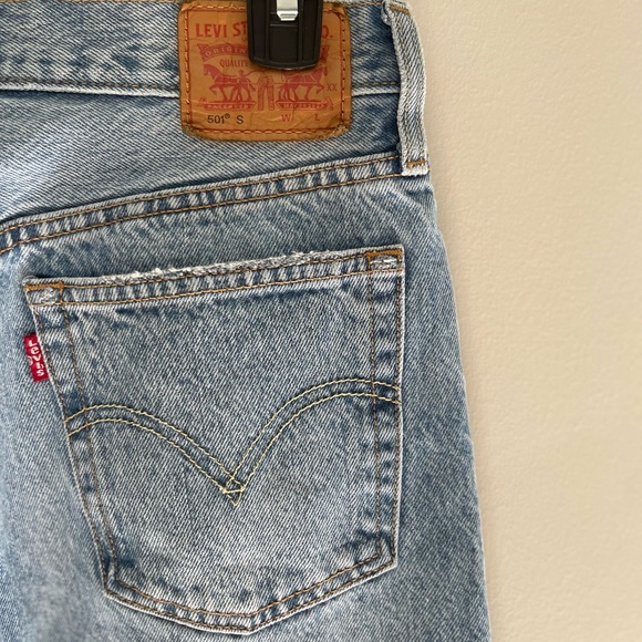 Distressed denim Levi’s 501s Sz 27W 32L - Picture 5 of 7